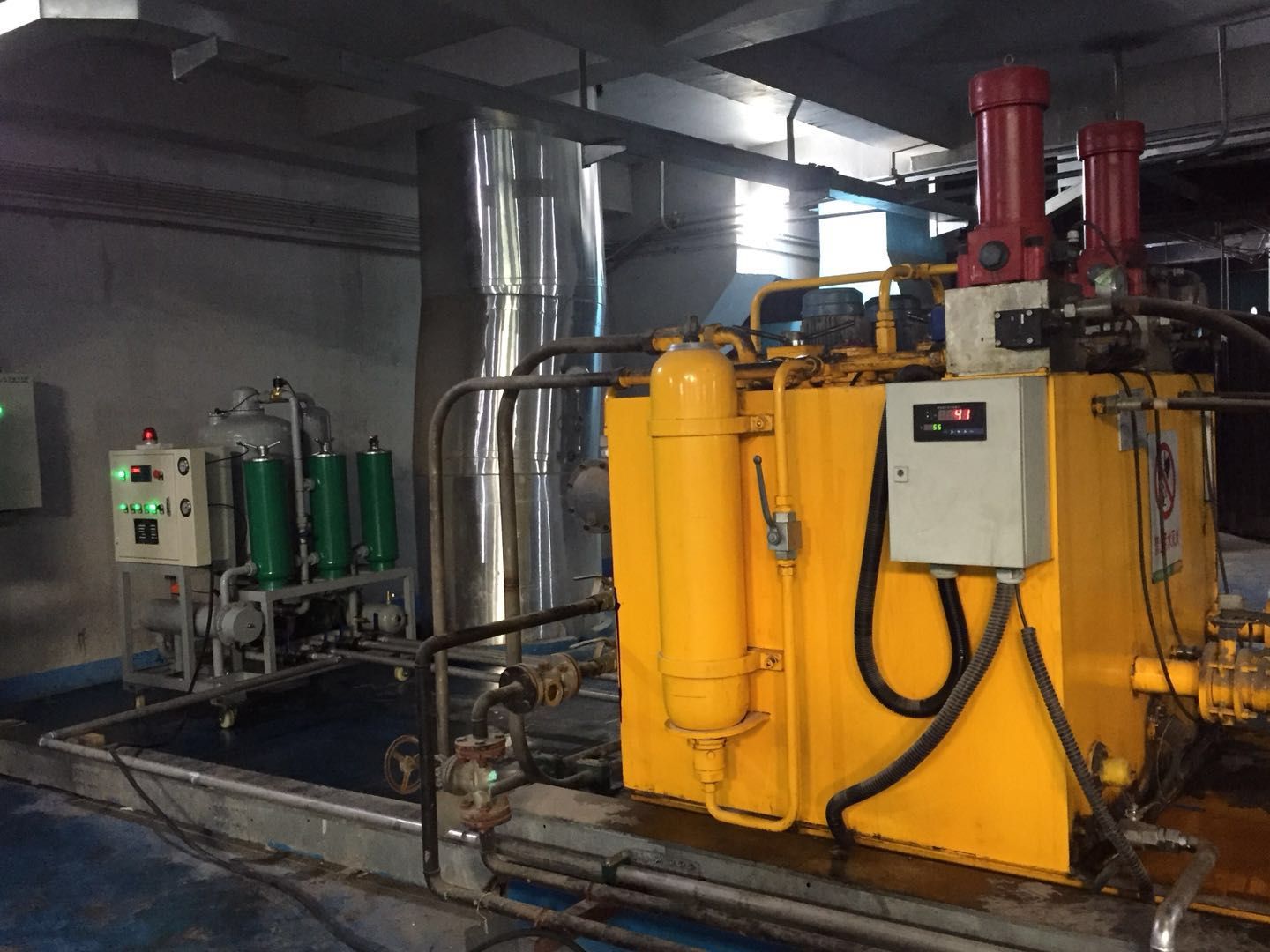 瀘州垃圾發(fā)電廠濾油機現(xiàn)場.jpg